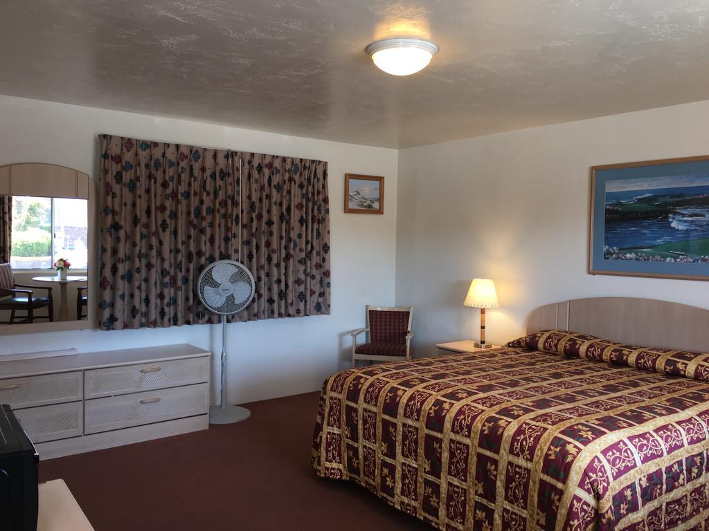 Old Marina Inn Экстерьер фото